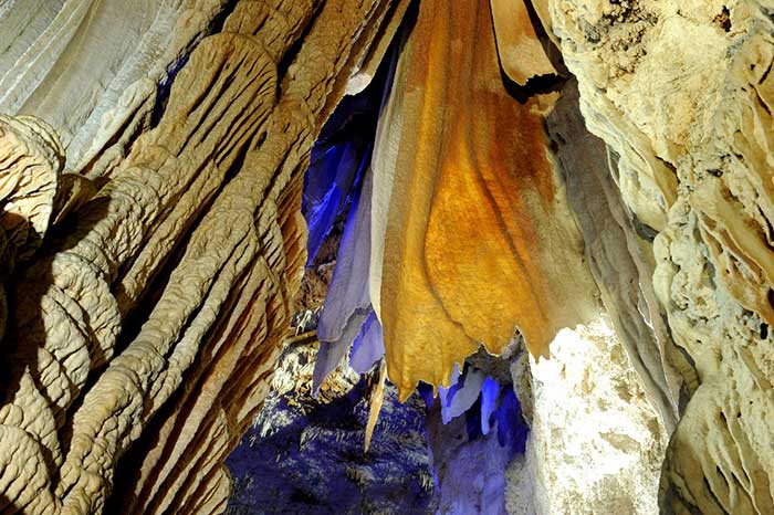 Grotte_salamandre_DEYDIER