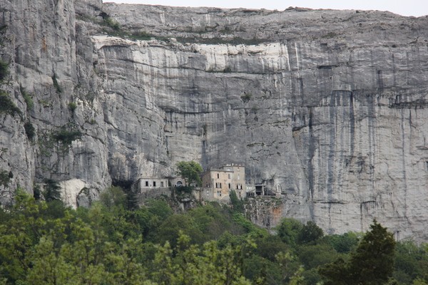 l_entree_de_la_grotte_de_marie_madeleine