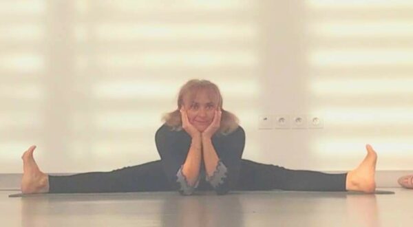 Cours de yoga animés par Ingrid H, professeur de yoga diplômé